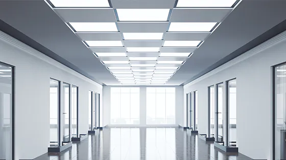 Rasterleuchten in einem Bürogebäude Rasterleuchten in einem Bürogebäude